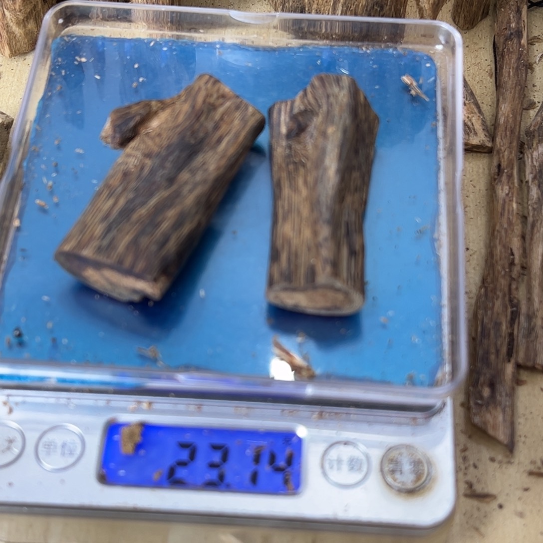小***旭香料绿奇楠牌子白棋23克