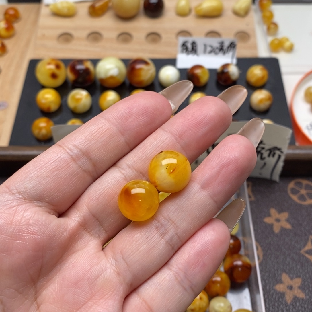 老***张琥珀未镶嵌珠宝奇石蜜蜡