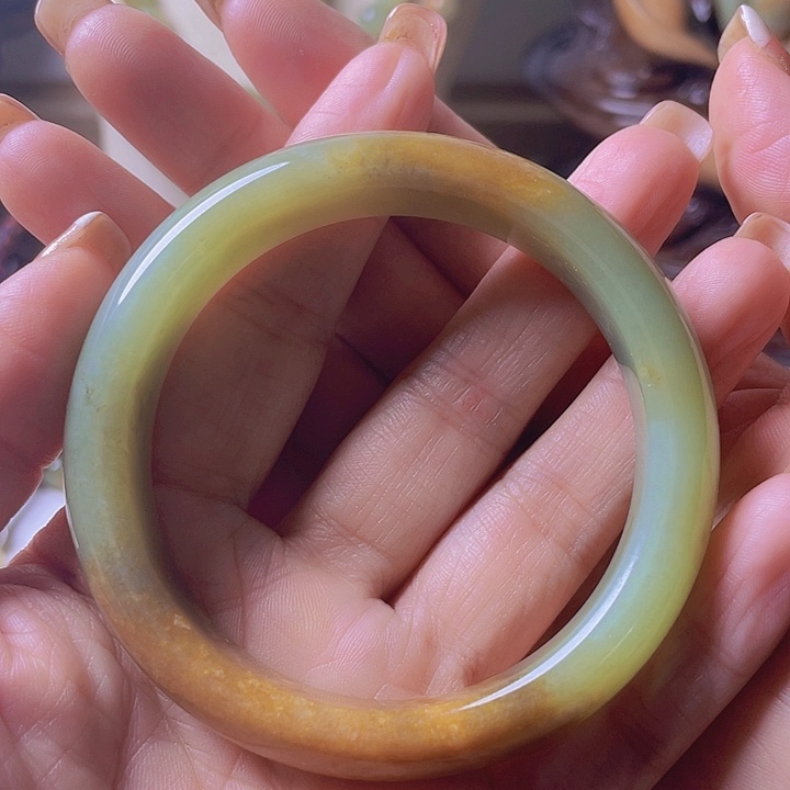 未镶嵌手镯岫岩河磨玉（透闪石质玉）好*