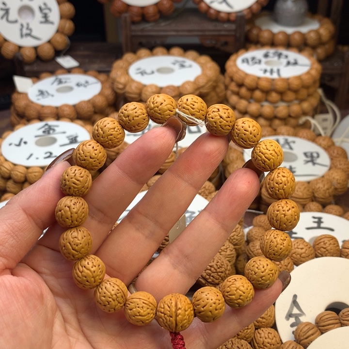 桃核吊坠小金豆手持