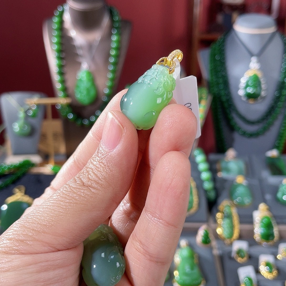 和田玉（碧玉）18K金镶嵌颈饰