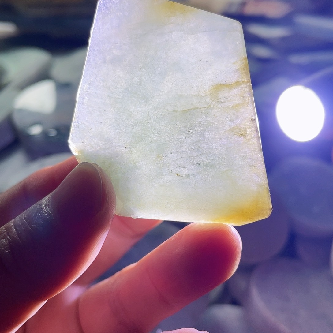 翡翠未镶嵌颈饰毛料15