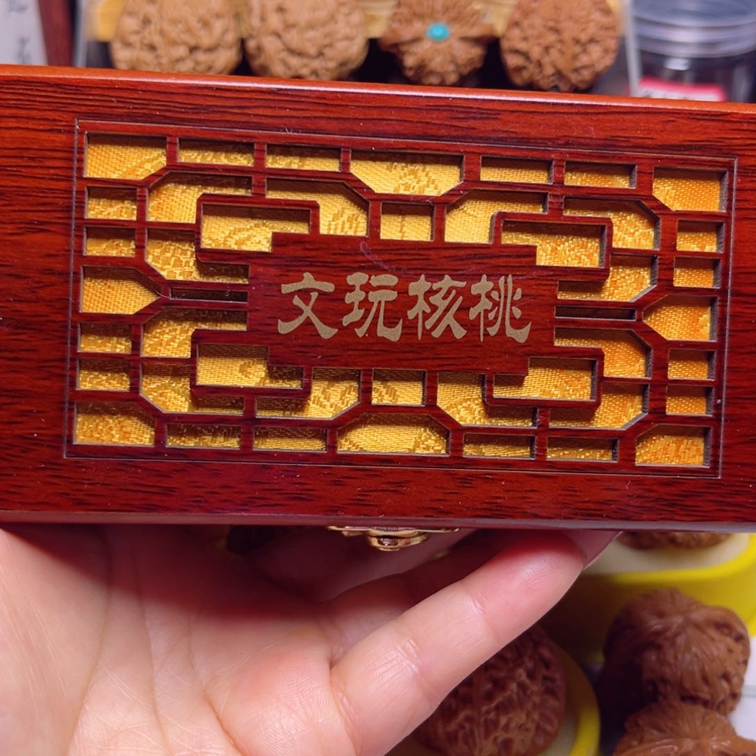 文玩核桃吊坠高档木盒