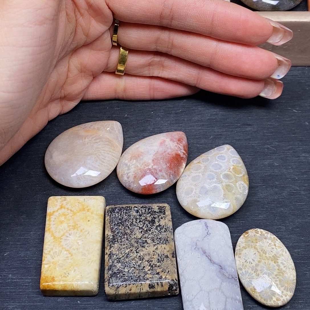 R***X硅化玉合金颈饰吊坠