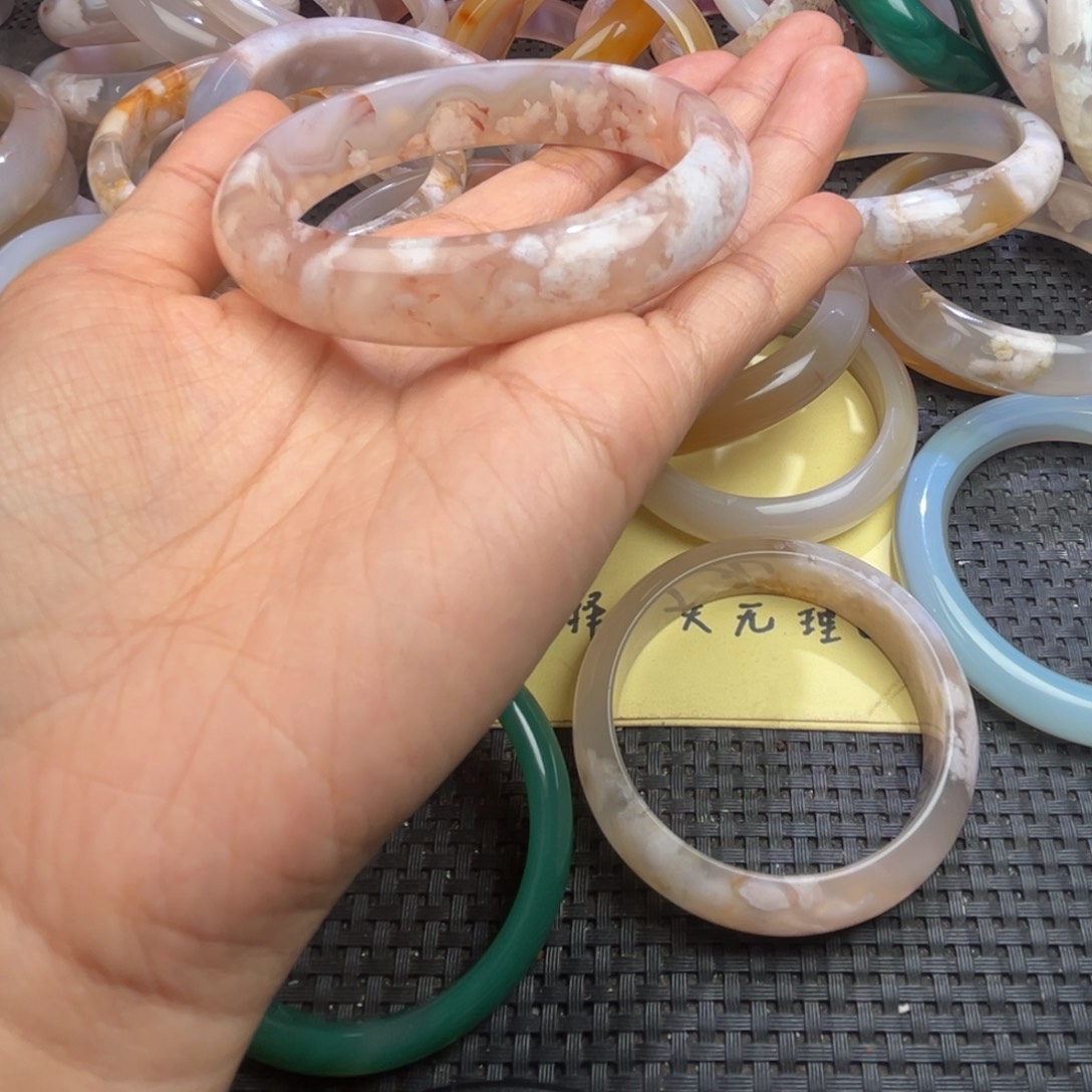 玛瑙/玉髓颈饰未镶嵌⭐****?