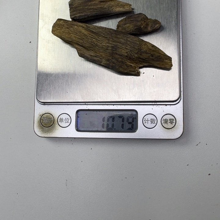 小***雨沉香碎屑沉香沉香碎屑+块料10克