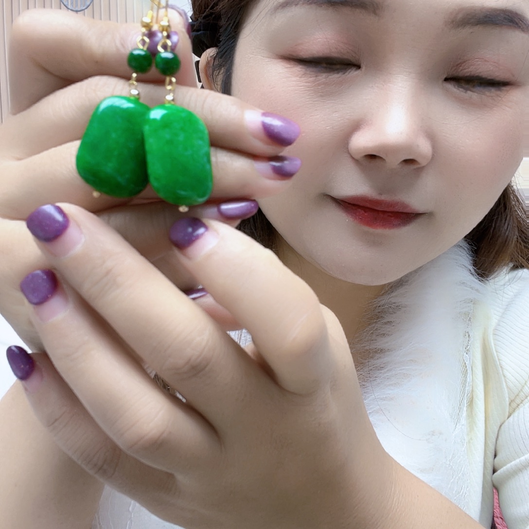 翡翠未镶嵌颈饰耳坠