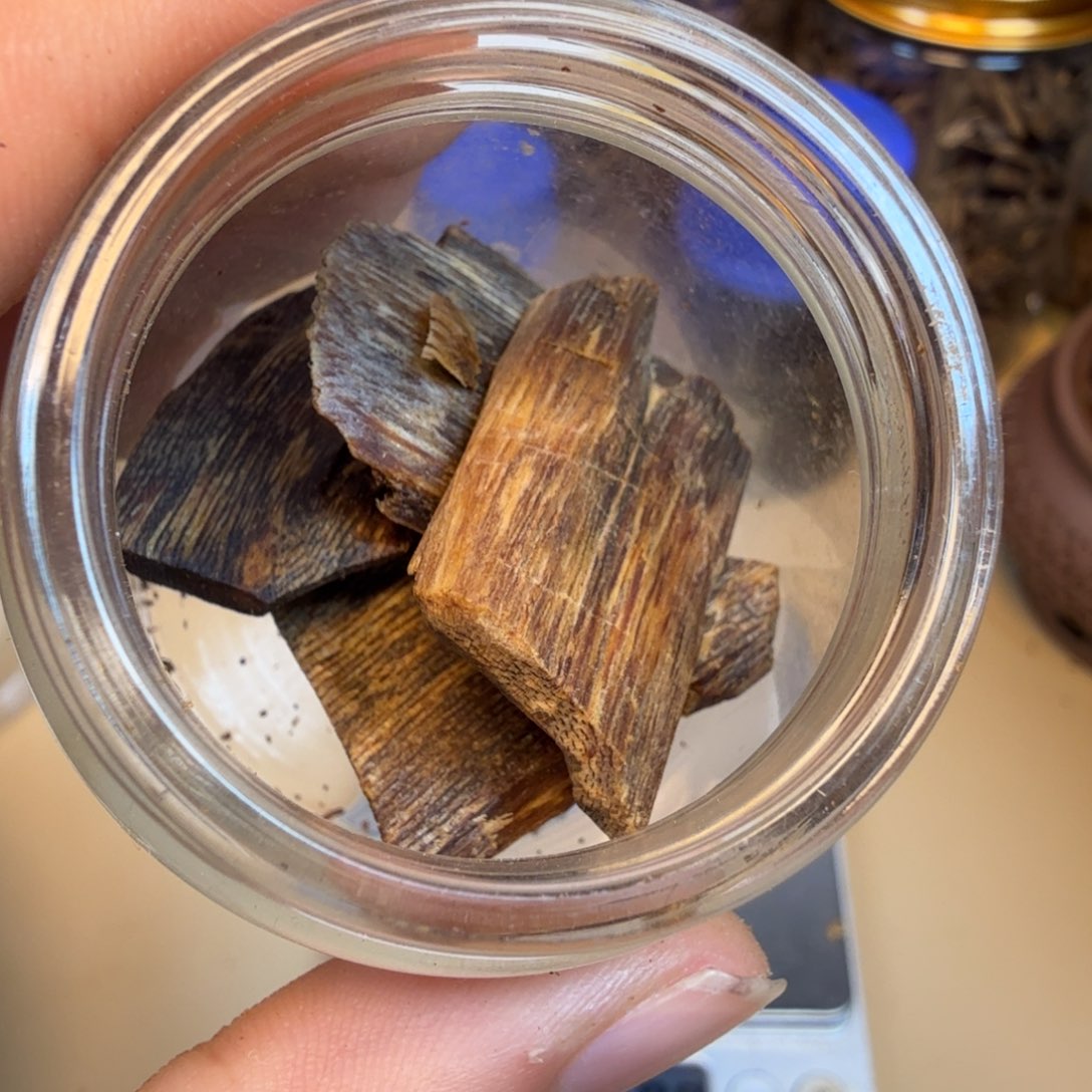 沉香沉香碎屑小*海南黑棋树心油沉水块料老香10克