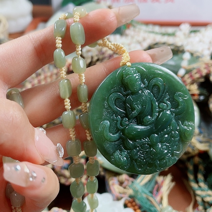 和田玉未镶嵌颈饰