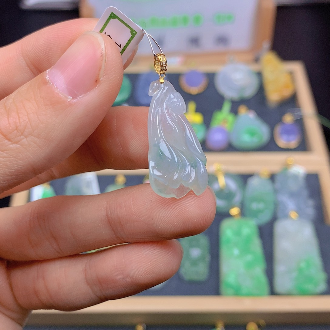 翡翠颈饰18K金镶嵌翡翠