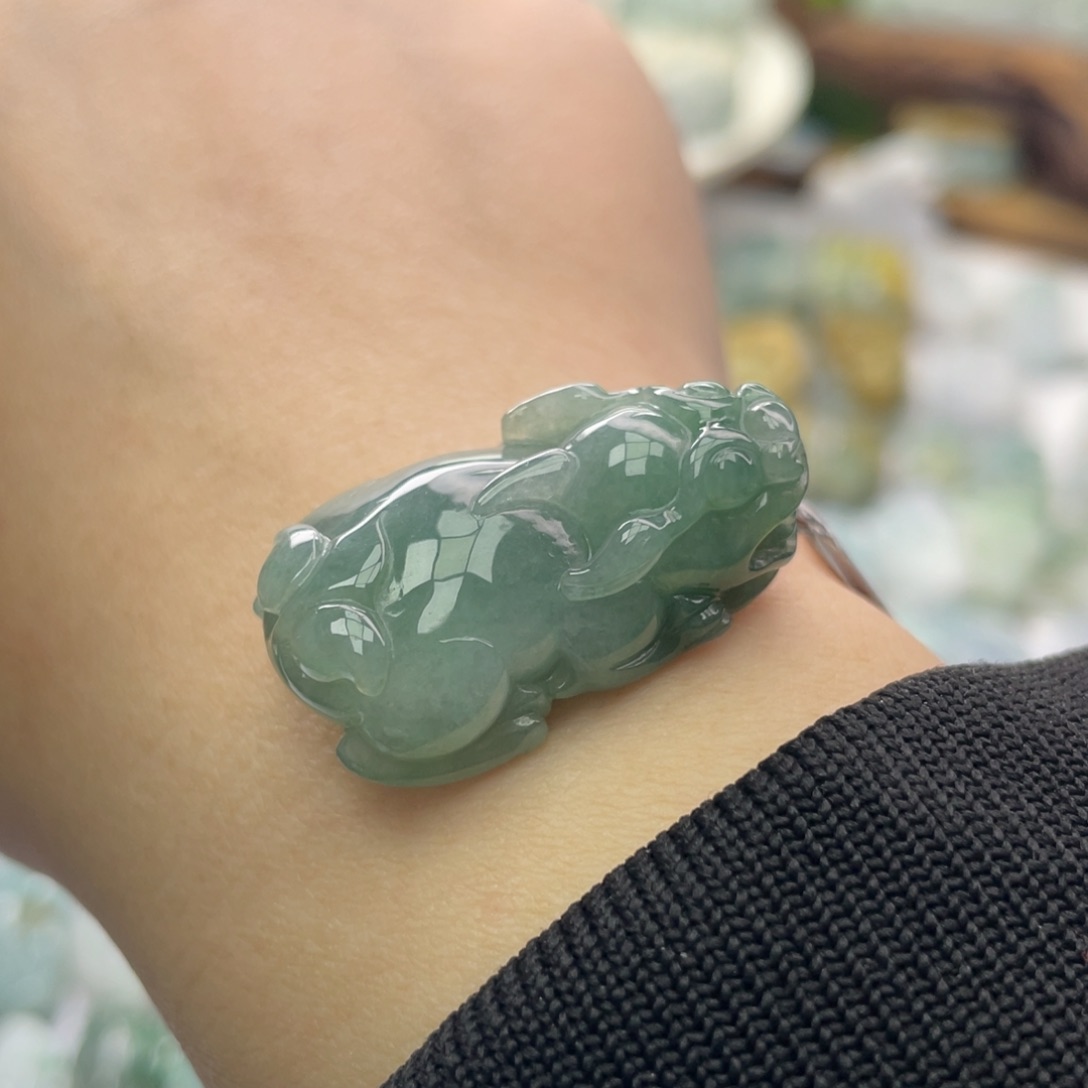 翡翠颈饰未镶嵌貔貅