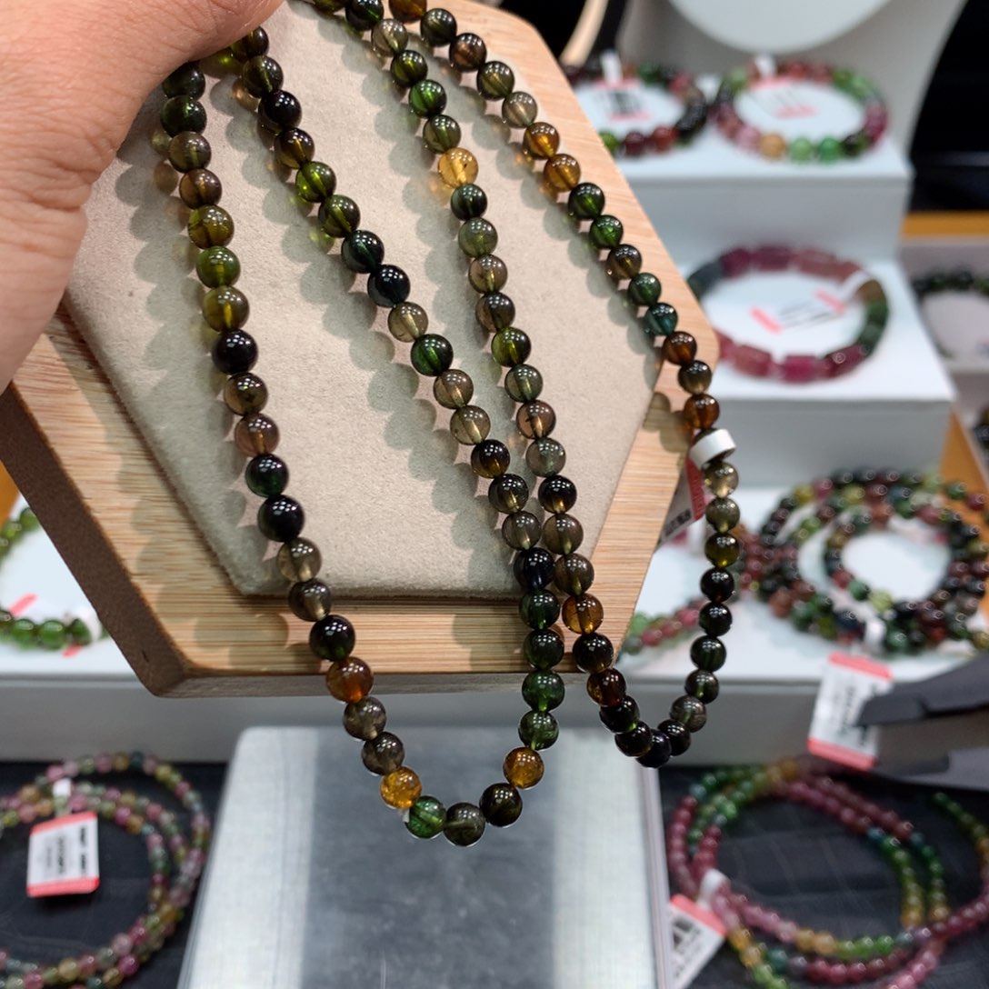 碧玺手链未镶嵌      5.4mm。  