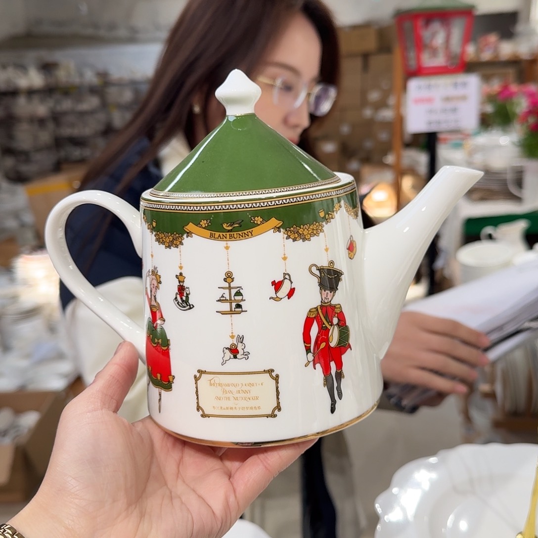 瓷鹅黄茶壶800ml一只微瑕