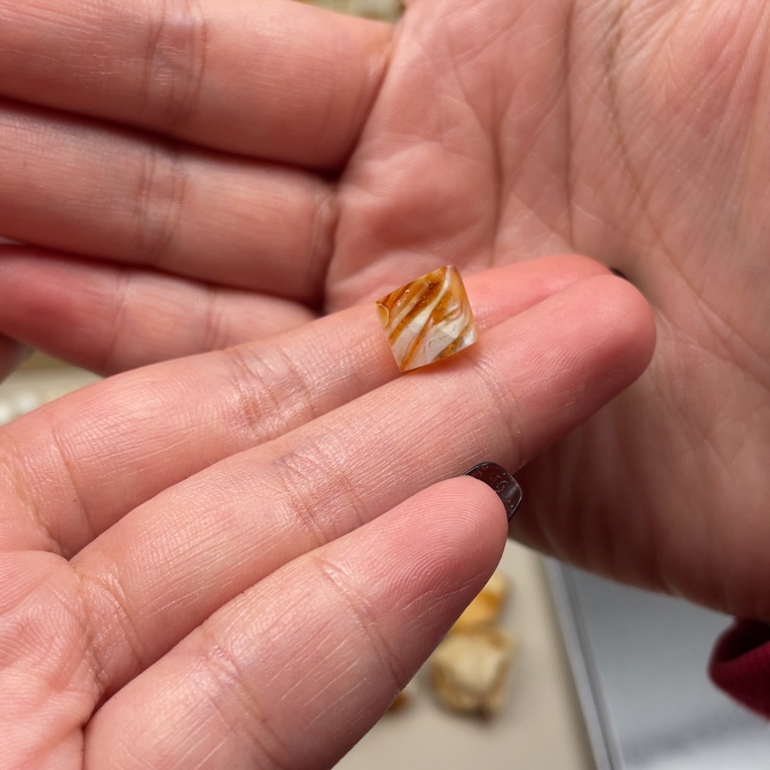 琥***班定制琥珀未镶嵌天然蜜蜡原石