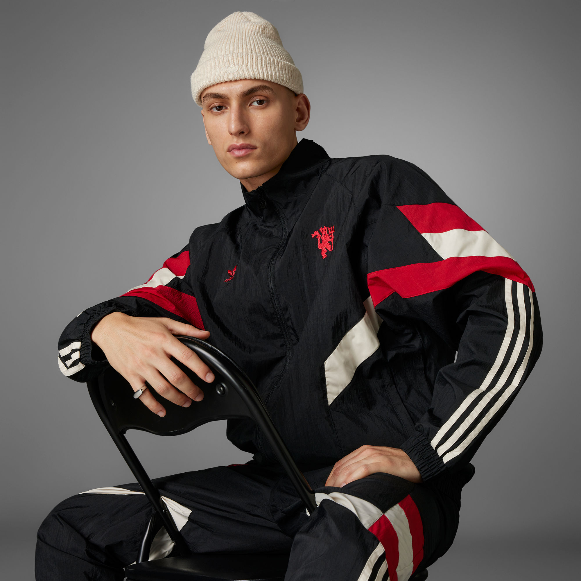 adidas三叶草 曼联足球休闲文化运动宽松夹克外套IS6525