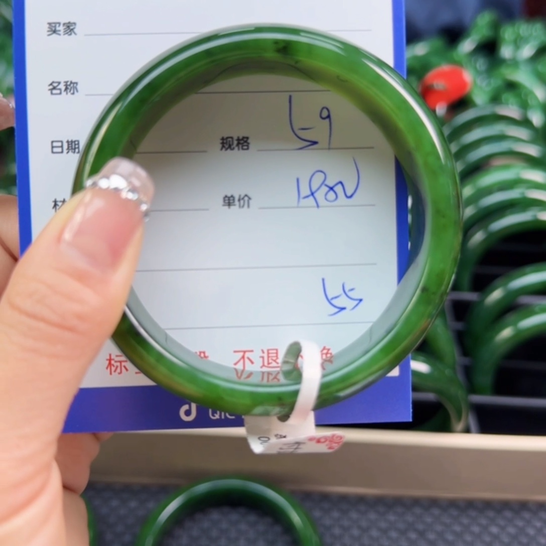 和田玉（碧玉）未镶嵌手镯