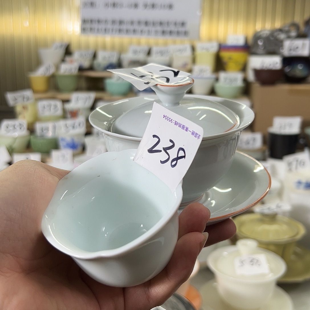 小***啦微瑕疵介意勿拍，，