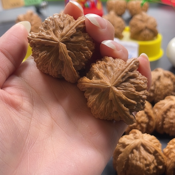 狼***啸文玩核桃吊坠拼接白奔