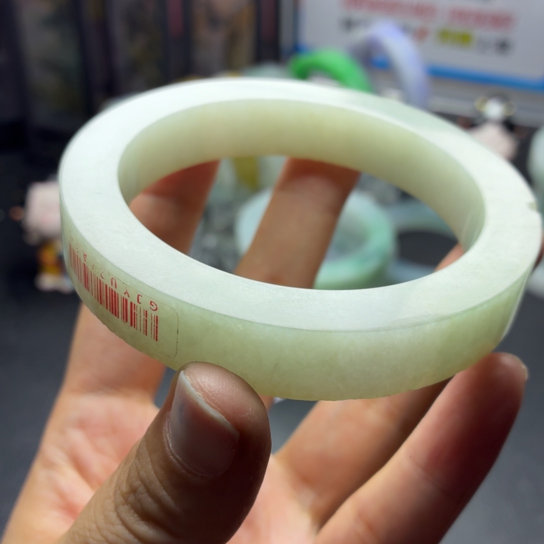 蔡***平定制翡翠未镶嵌缅A翡翠多样性发一