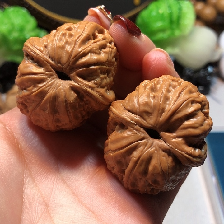 L***i核桃文玩核桃元宝