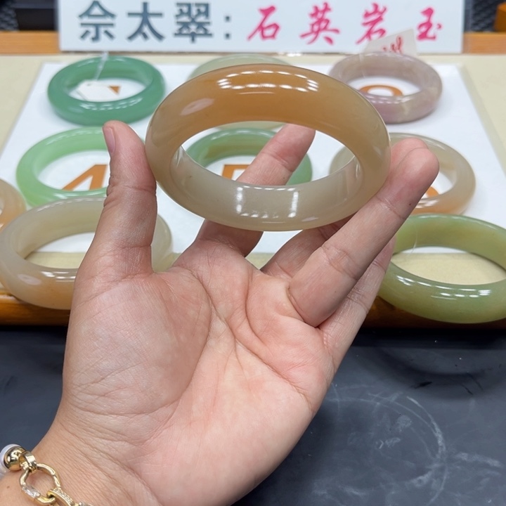 未镶嵌手镯石英质玉一**緣