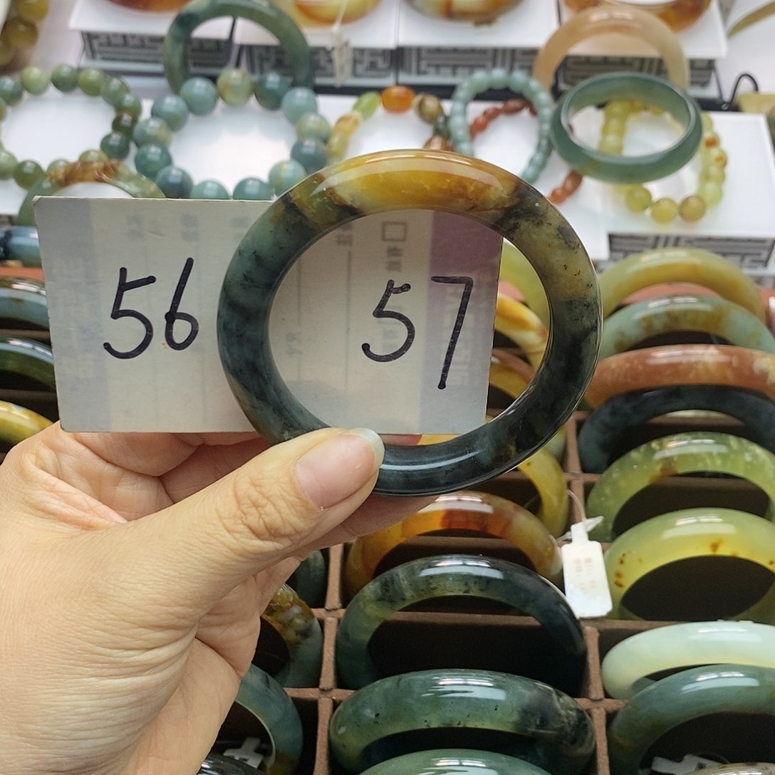 蛇纹石玉手镯未镶嵌