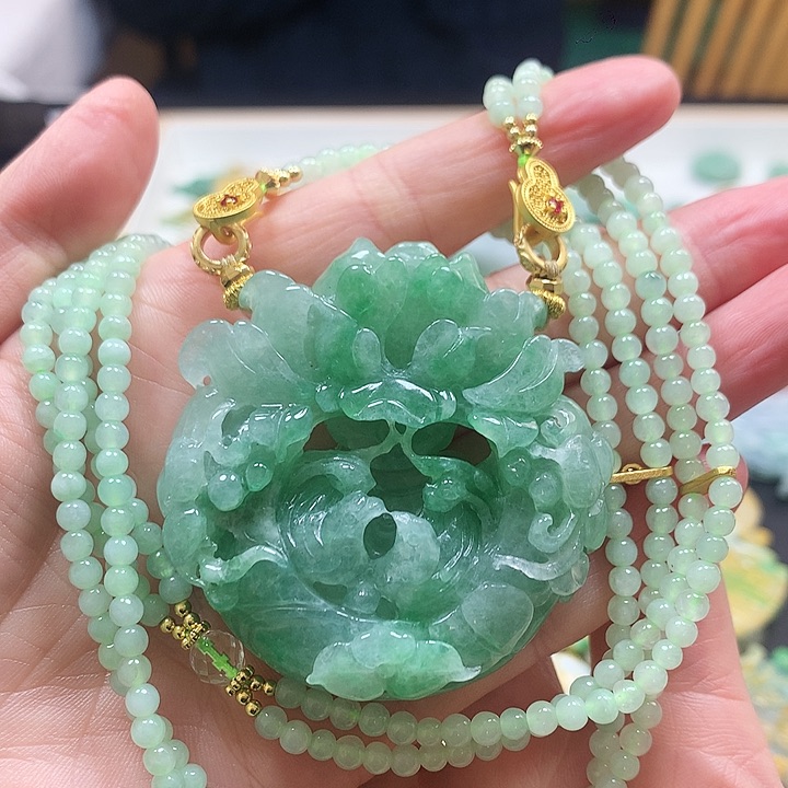 翡翠颈饰未镶嵌吊坠