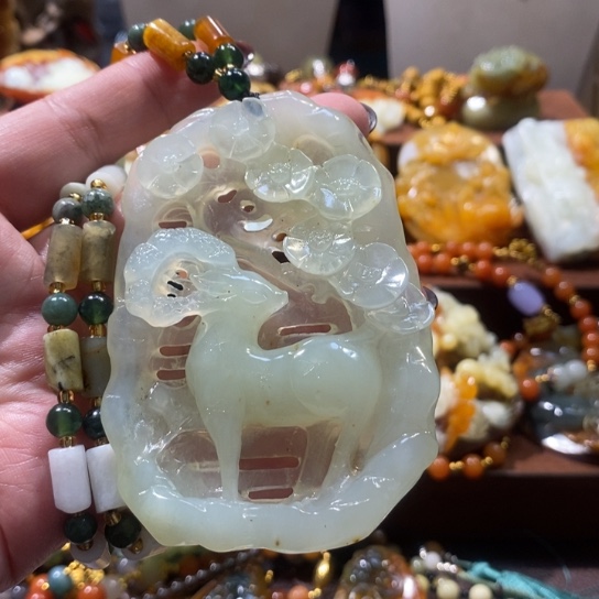 蛇纹石玉未镶嵌颈饰