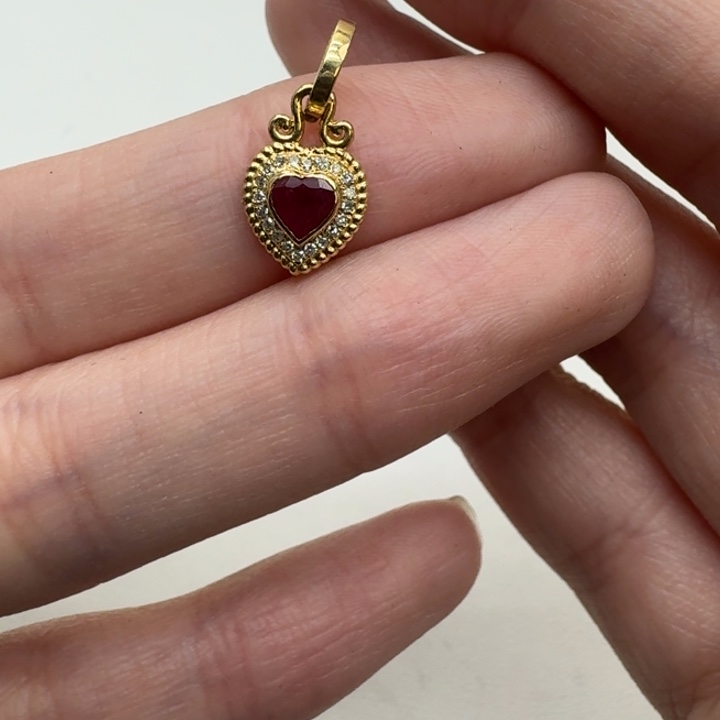 18K金镶嵌红宝石颈饰