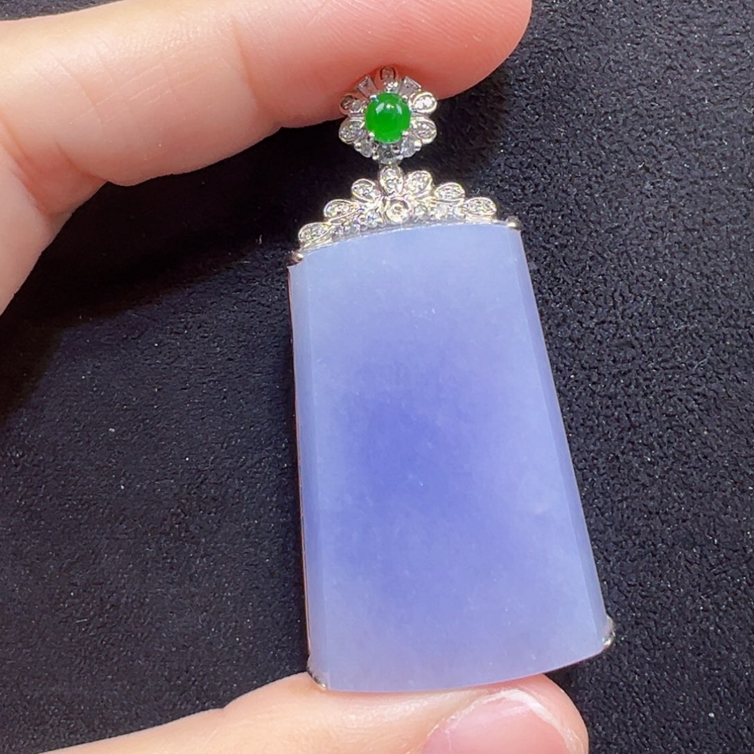 颈饰18K金镶嵌翡翠吊坠