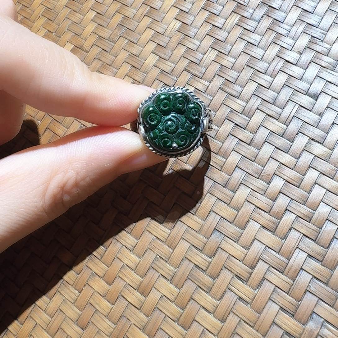银S925镶嵌戒指翡翠个性十足
