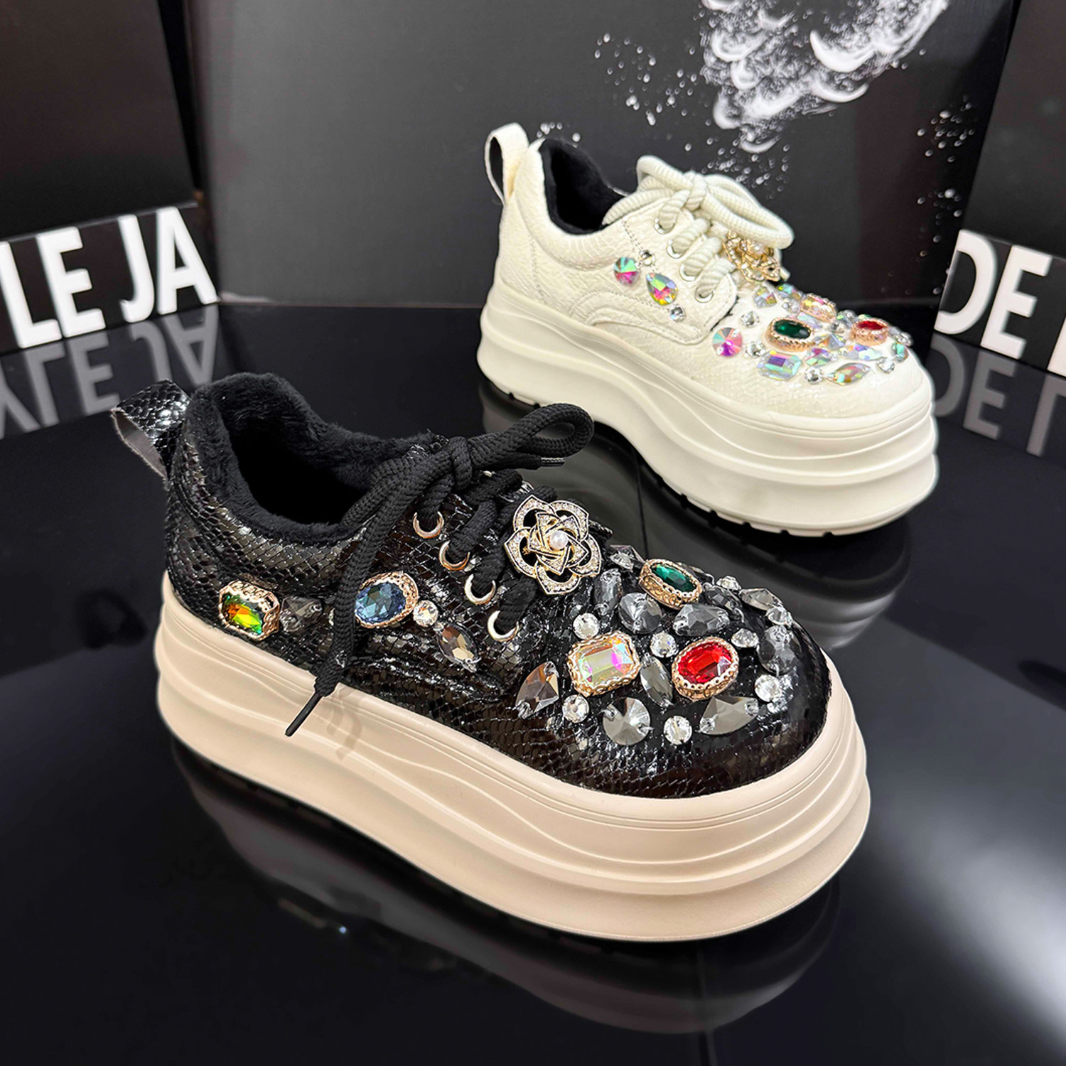 2025秋冬季新款加绒里百搭休闲鞋重工水钻松糕厚底增高休闲鞋2206