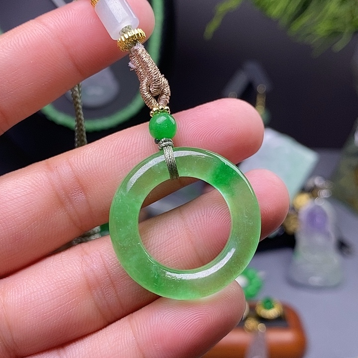 翡翠未镶嵌吊坠(赠链)