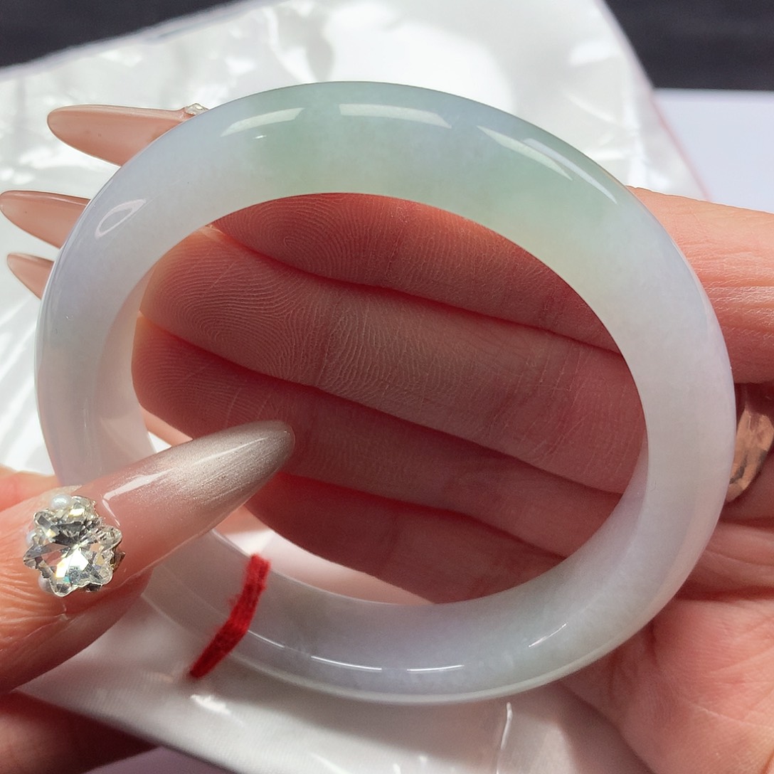 翡翠手镯未镶嵌57圈