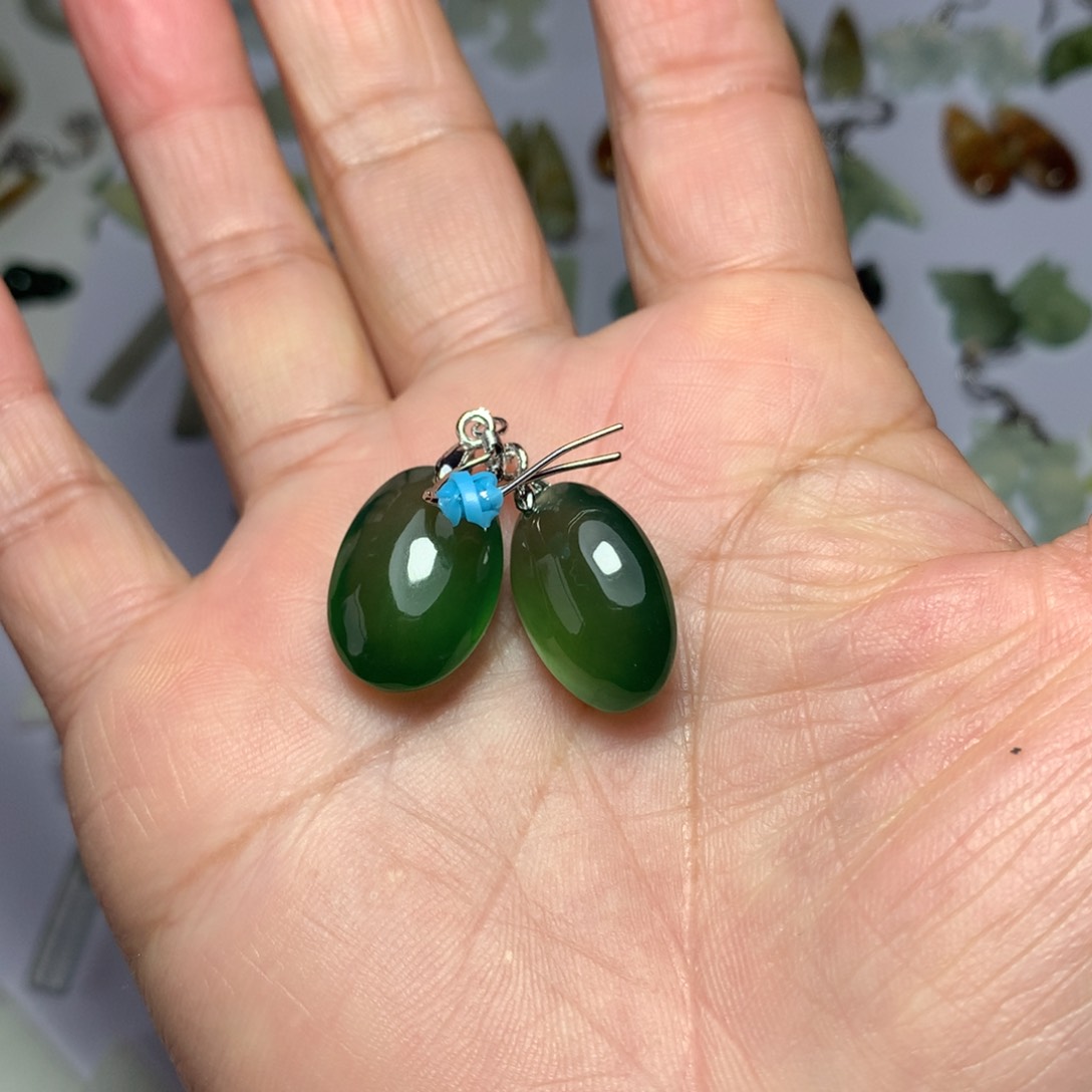 蛇纹石玉耳环未镶嵌