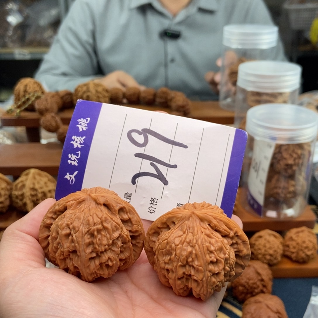 文玩核桃吊坠45白狮子