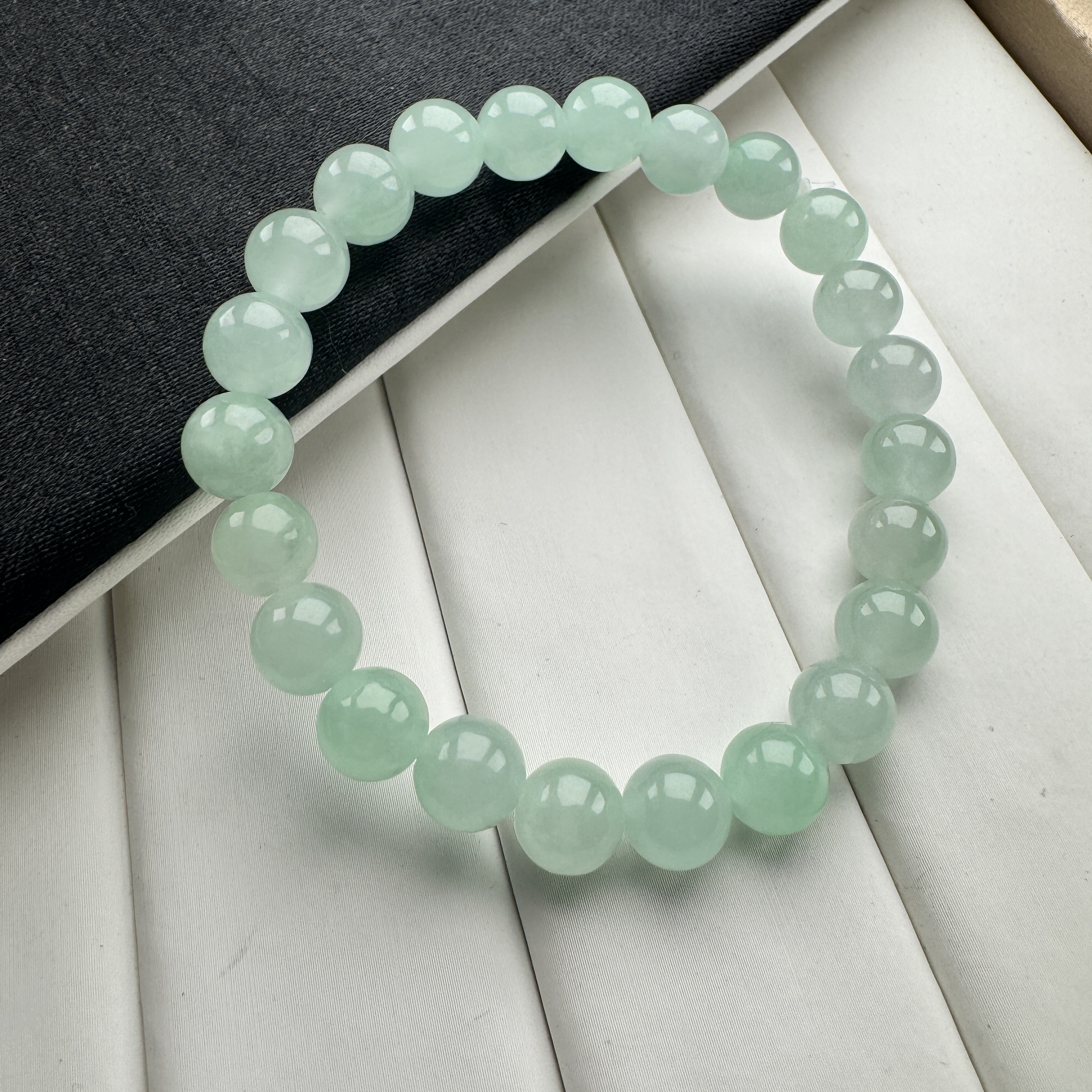 卡8mm左右-天然缅料A货浅绿手串 