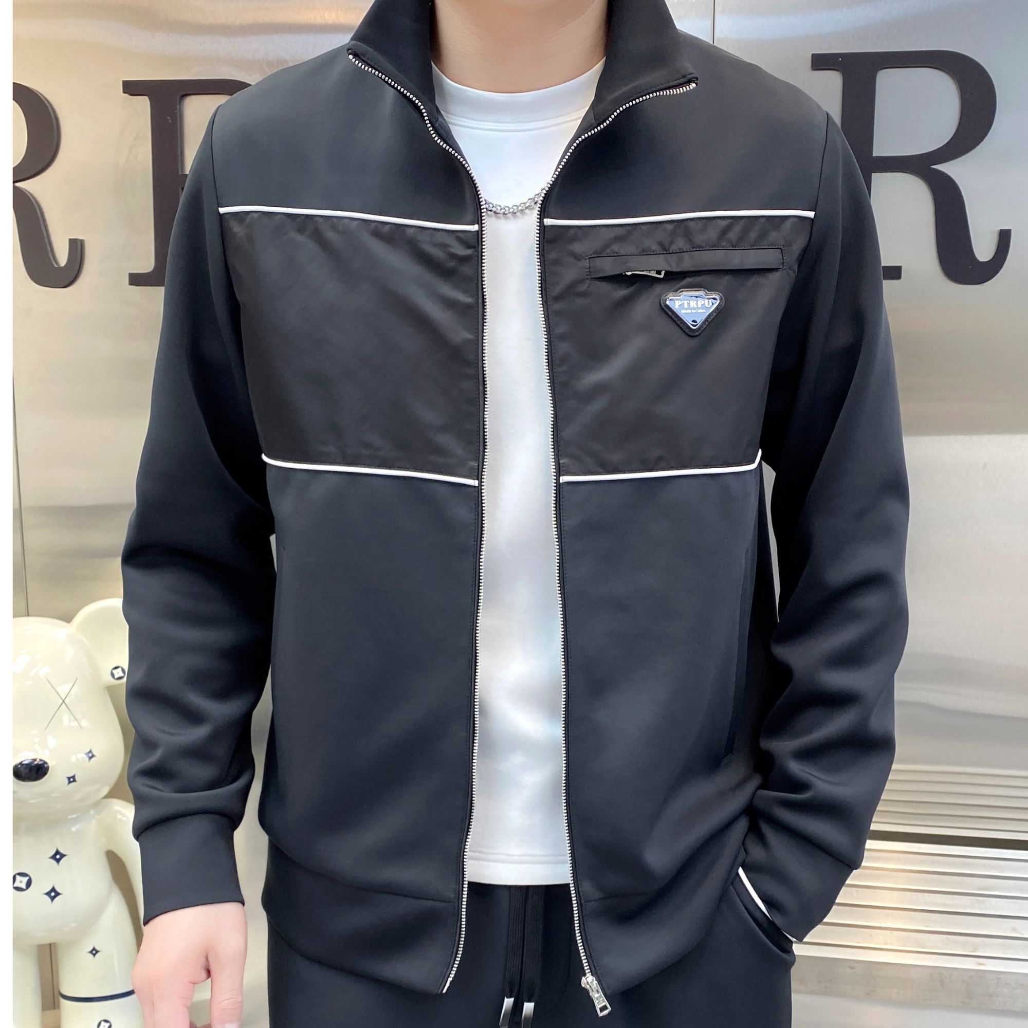 2025新款男士立领夹克轻奢风格运动风1203款大牌风格针织弹力面料