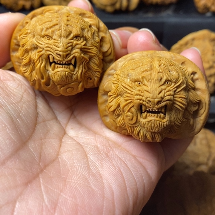 文玩核桃把件老虎