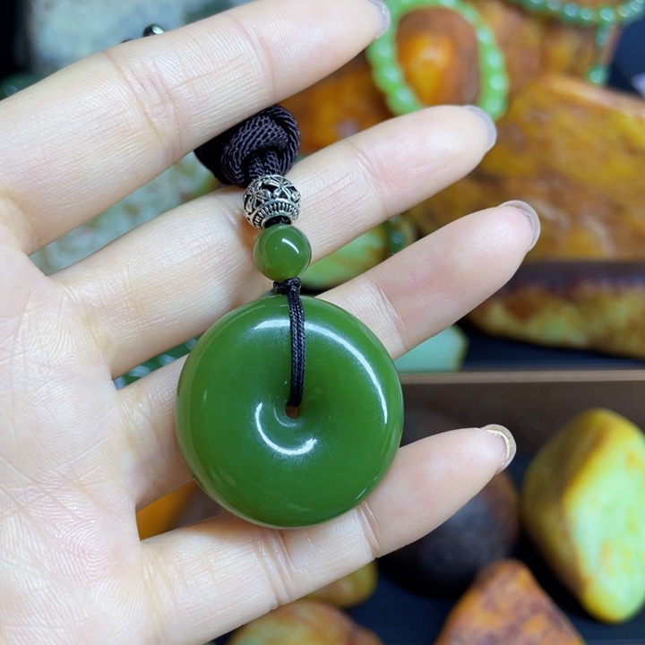 车***店和田玉未镶嵌颈饰