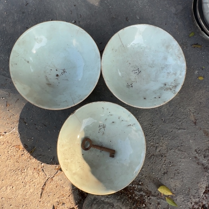 抖***阳铜铁合金类陶瓷工艺品