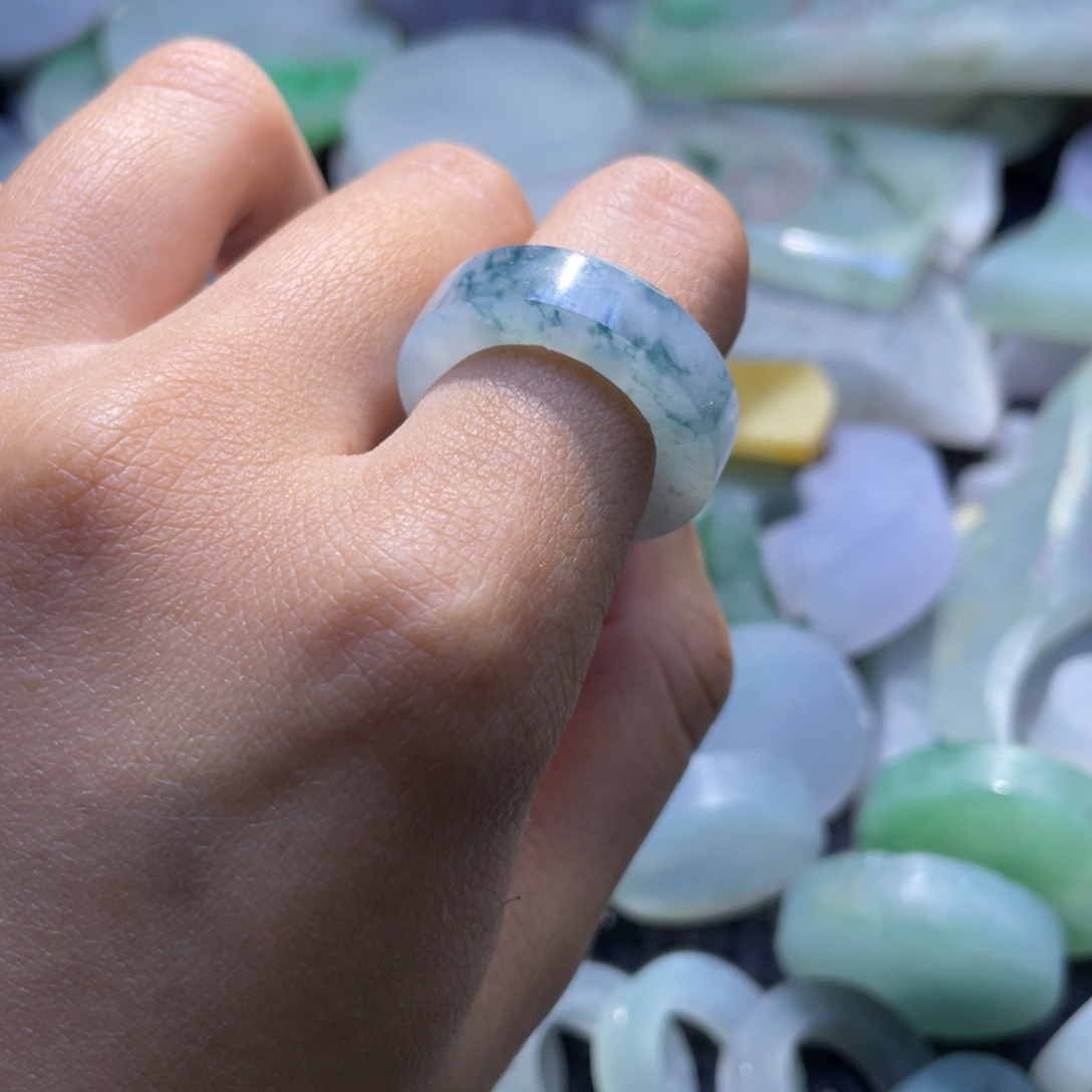 定制翡翠未镶嵌飘蓝花戒指