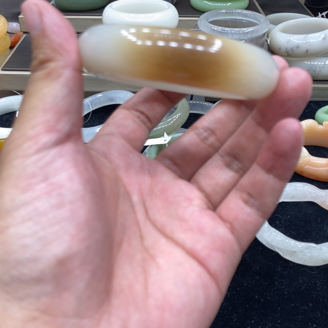 石英岩玉未镶嵌手镯