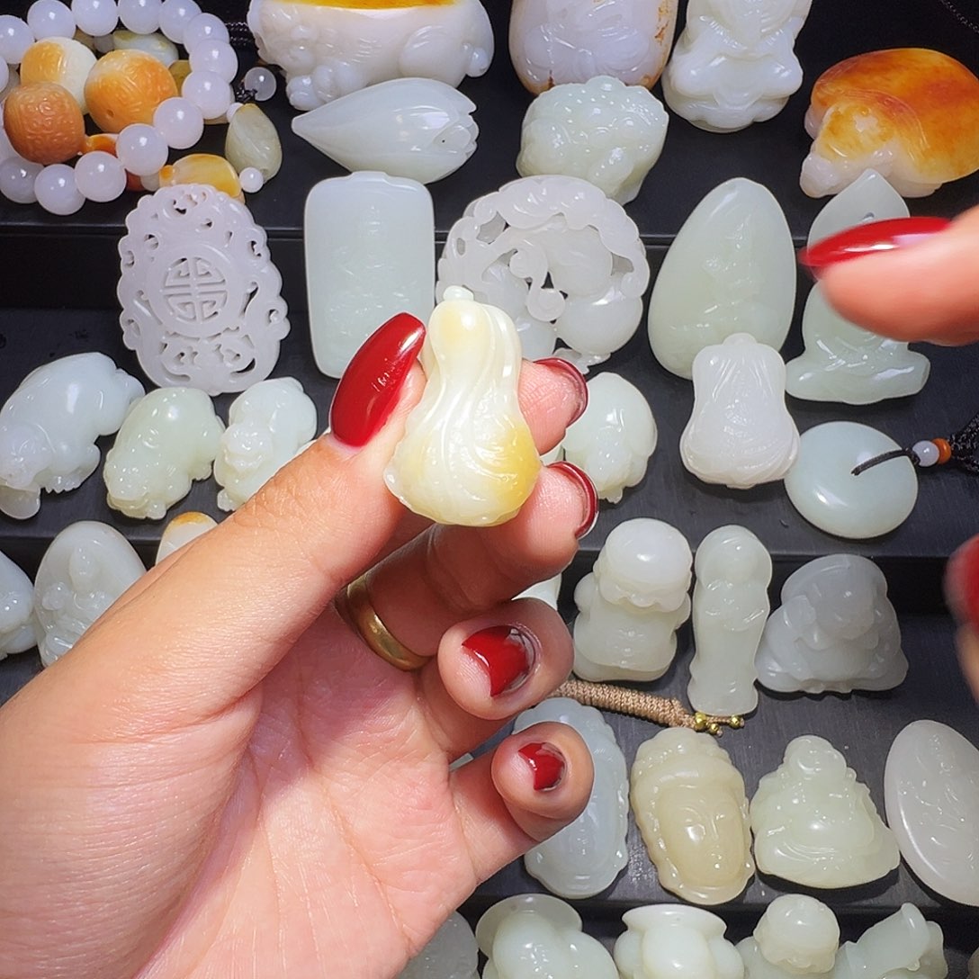 天****和田玉未镶嵌颈饰