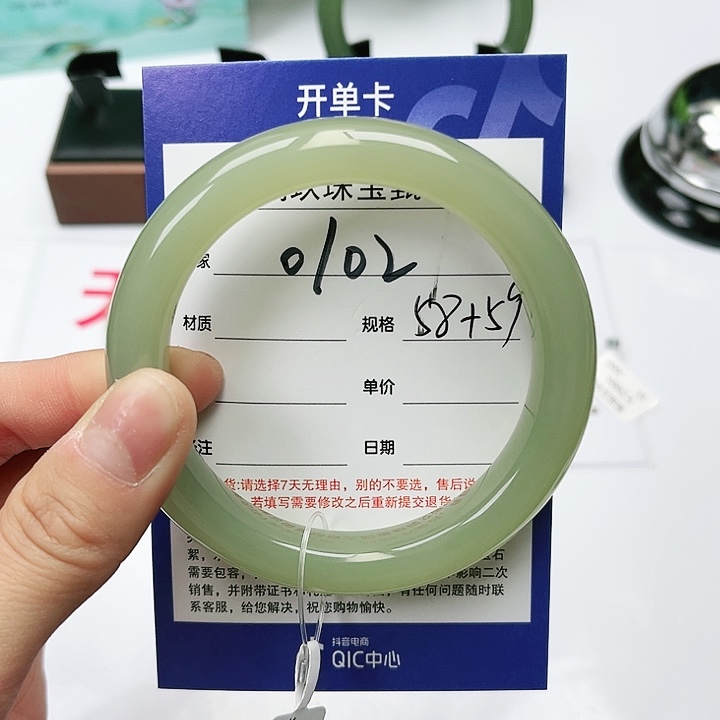 和田玉手镯未镶嵌知***6