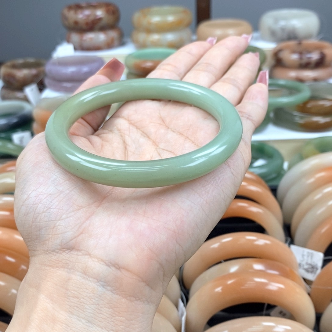 石英质玉手镯未镶嵌所*