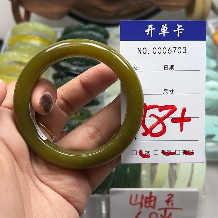 蛇纹石玉未镶嵌手镯