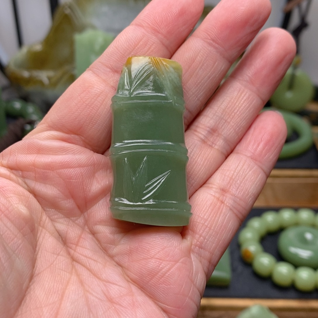 岫岩河磨玉（透闪石质玉）吊坠未镶嵌