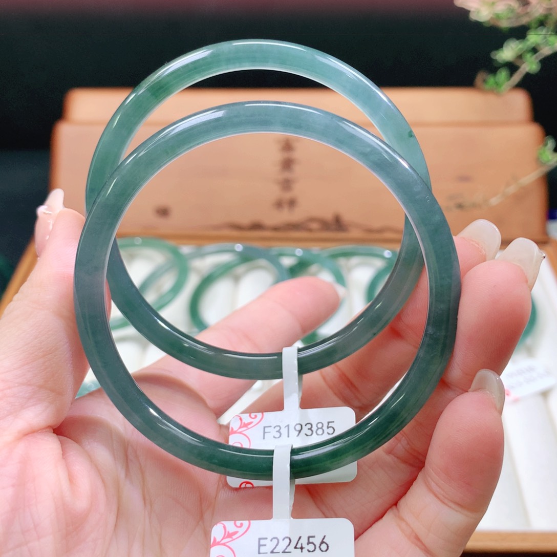 翡翠手镯未镶嵌天然