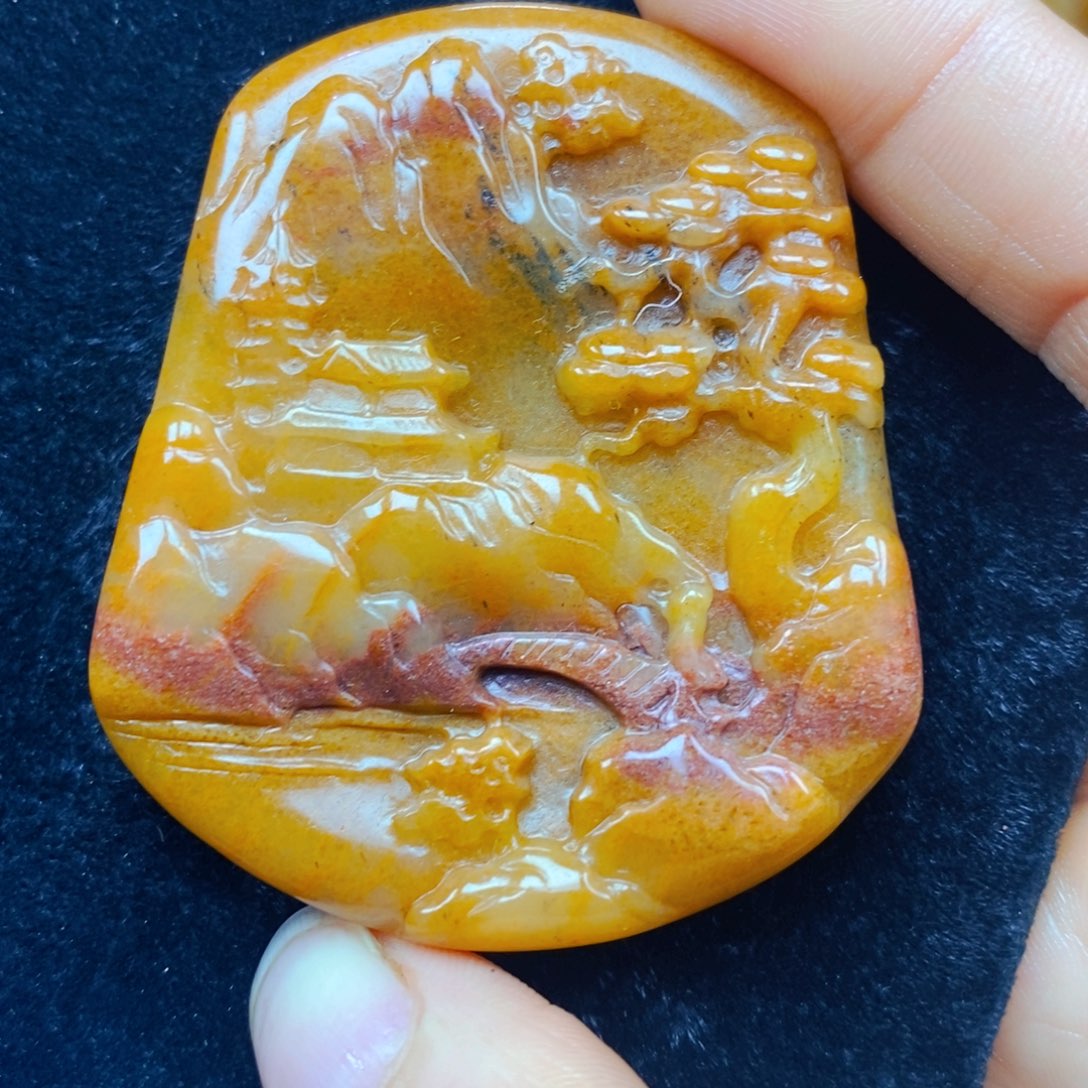 未镶嵌石英质玉（黄龙玉）颈饰